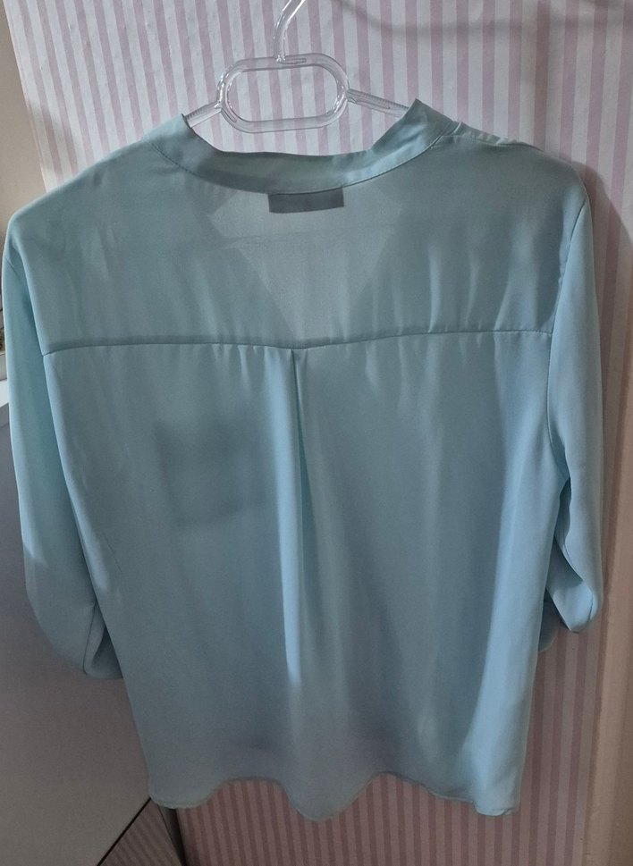 Turkuaz V Yaka Düğmeli Kadın Gömlek - Görsel 2