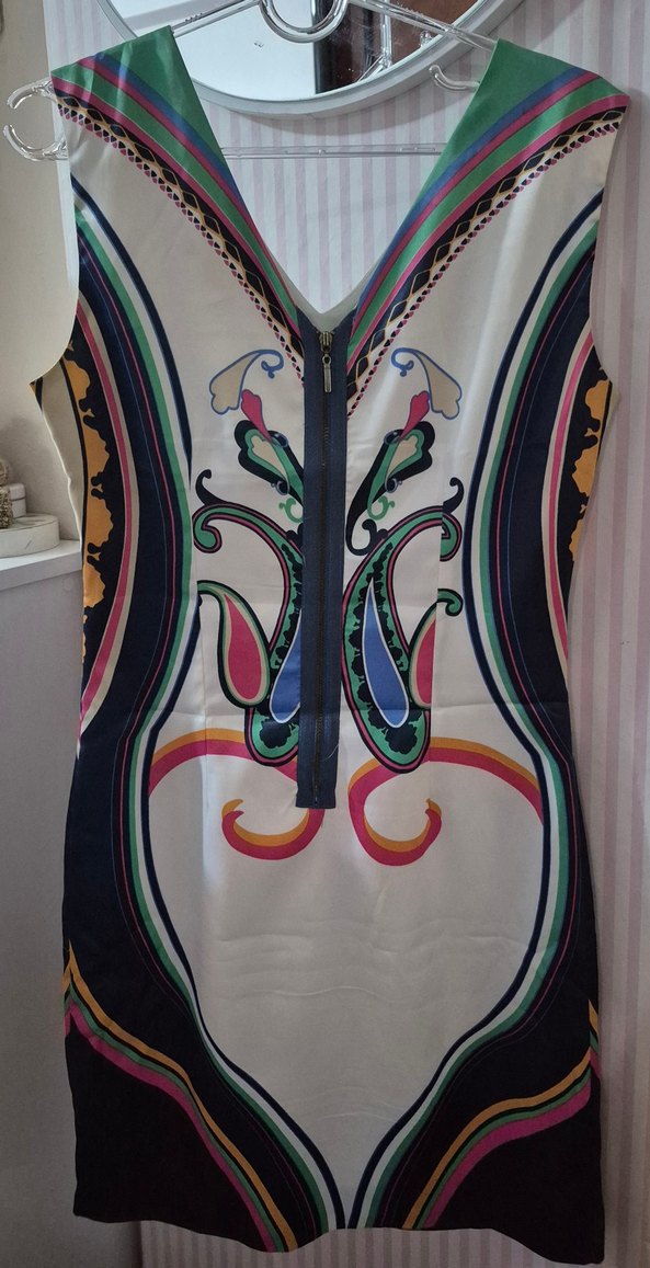 Şık mini V yaka elbise - Görsel 2