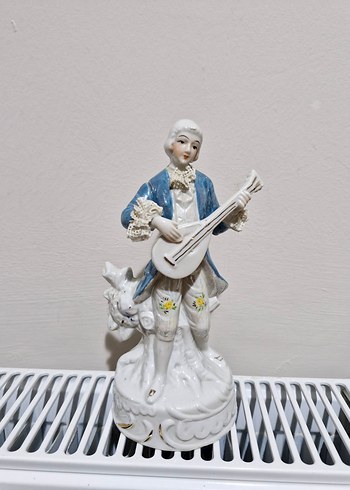 Diğer Mavi Ceketli Müzisyen Biblo