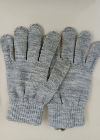 Gri ve siyah çift eldiven - Görsel 2