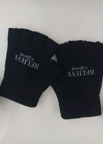 Gri ve siyah çift eldiven - Görsel 3