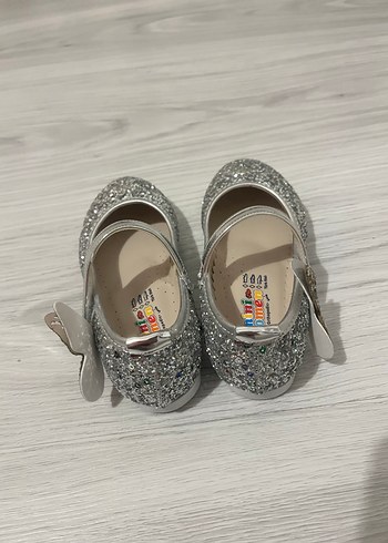 Gri Parlak Kız Çocuk Babet Ayakkabı - Görsel 3