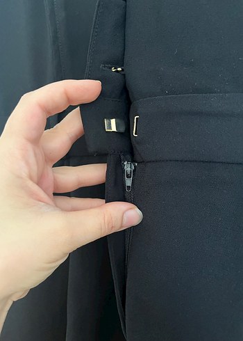 Siyah Düğmeli V Yakalı Kadın Tulum - Görsel 10