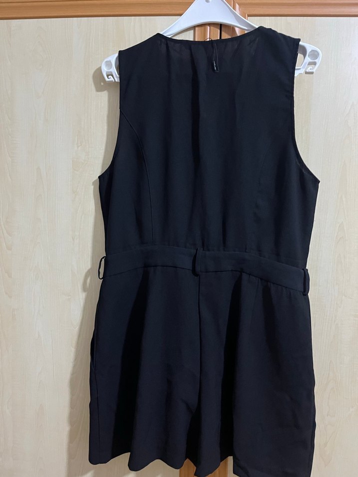 Siyah Düğmeli V Yakalı Kadın Tulum - Görsel 5