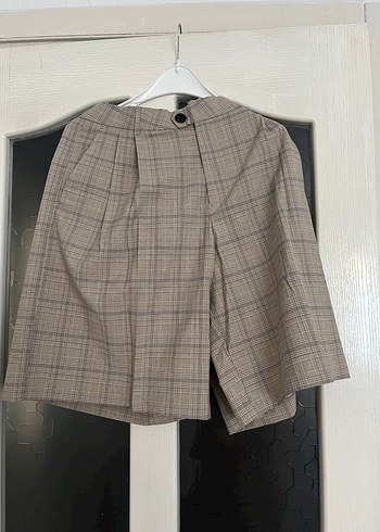 Kadın Pliseli Bej Bermuda Şort - Görsel 9