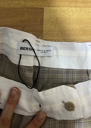 Kadın Pliseli Bej Bermuda Şort - Görsel 4