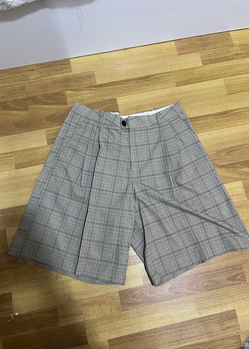 Kadın Pliseli Bej Bermuda Şort - Görsel 2