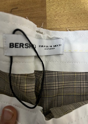 Kadın Pliseli Bej Bermuda Şort - Görsel 5