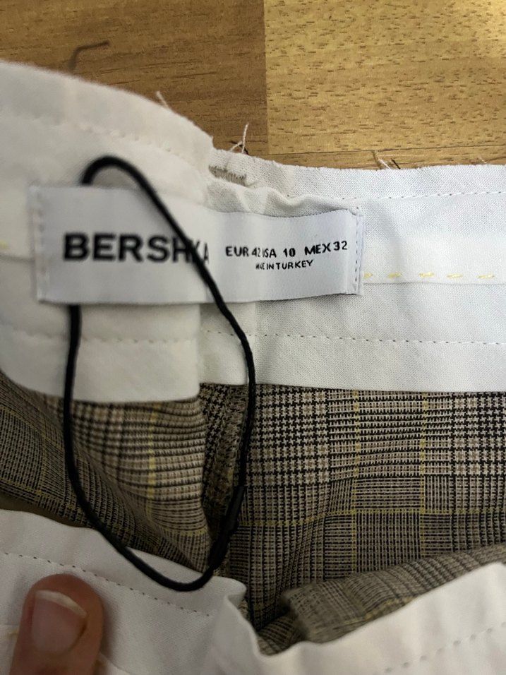 Kadın Pliseli Bej Bermuda Şort - Görsel 5