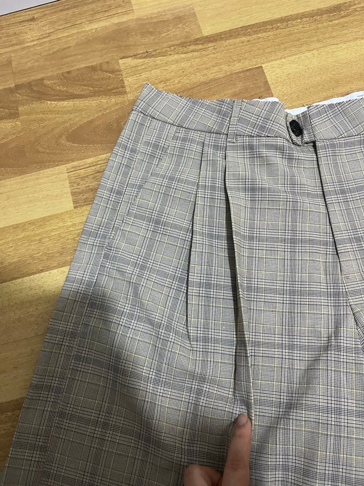 Kadın Pliseli Bej Bermuda Şort - Görsel 3