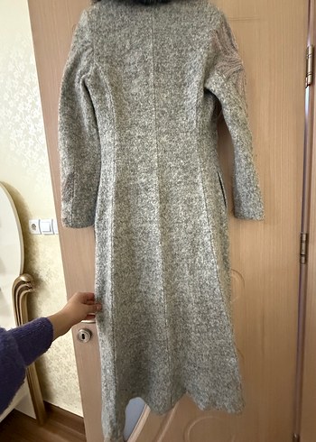 Gri Nakışlı Uzun Örgü Kadın Kaban - Görsel 3