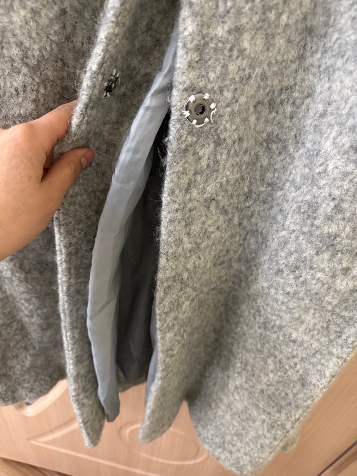 Gri Nakışlı Uzun Örgü Kadın Kaban - Görsel 4