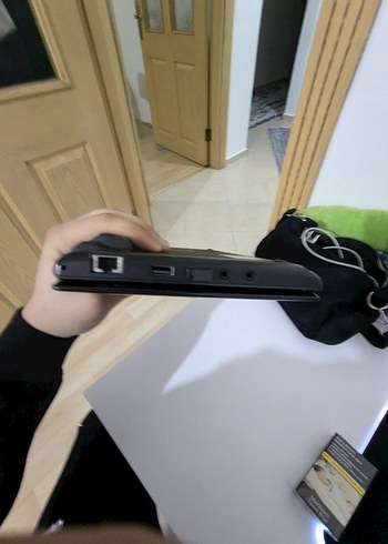 Turuncu Ekranlı Lenovo Dizüstü Bilgisayar - Görsel 2