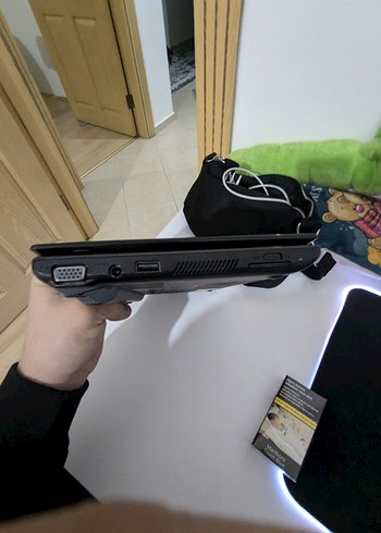 Turuncu Ekranlı Lenovo Dizüstü Bilgisayar - Görsel 6