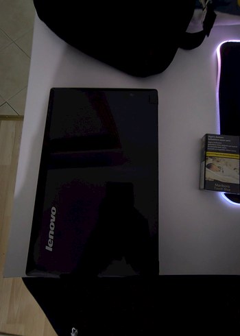 Turuncu Ekranlı Lenovo Dizüstü Bilgisayar - Görsel 5