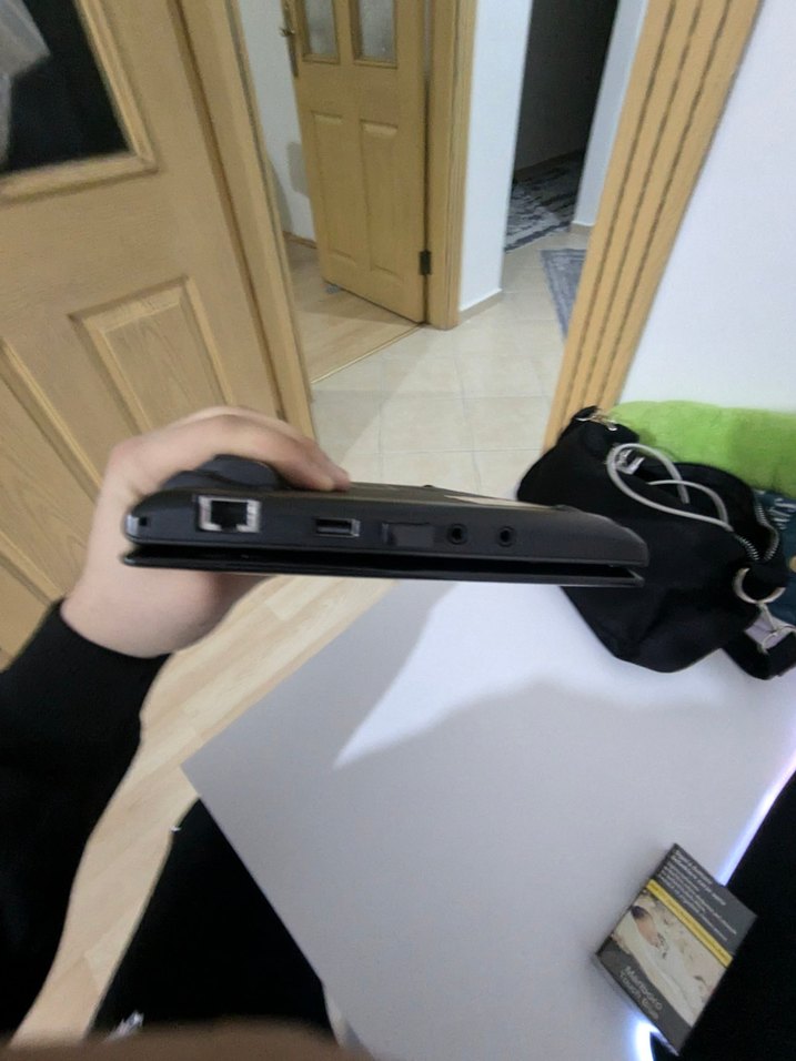 Turuncu Ekranlı Lenovo Dizüstü Bilgisayar - Görsel 2