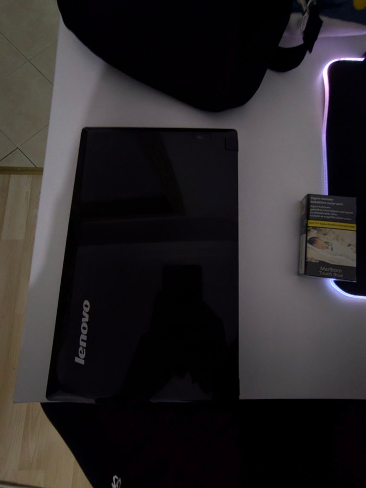 Turuncu Ekranlı Lenovo Dizüstü Bilgisayar - Görsel 5