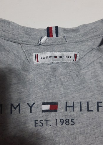 4/5 yaş orjinal Tommy Hilfiger Erkek Gri Kısa Kollu Tişört 100tl - Görsel 3