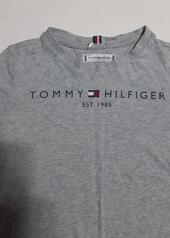 4/5 yaş orjinal Tommy Hilfiger Erkek Gri Kısa Kollu Tişört 100tl - Görsel 2