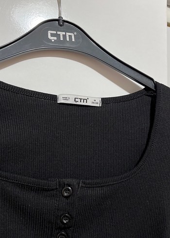 Siyah önü düğmeli crop - Görsel 5