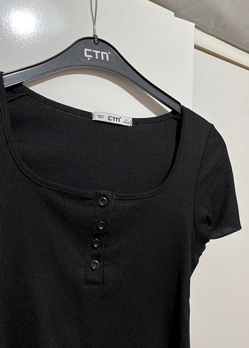 Siyah önü düğmeli crop - Görsel 2