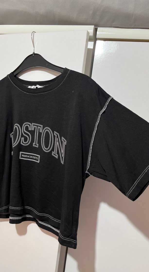 Siyah Baskılı Boston Tişört - Görsel 4