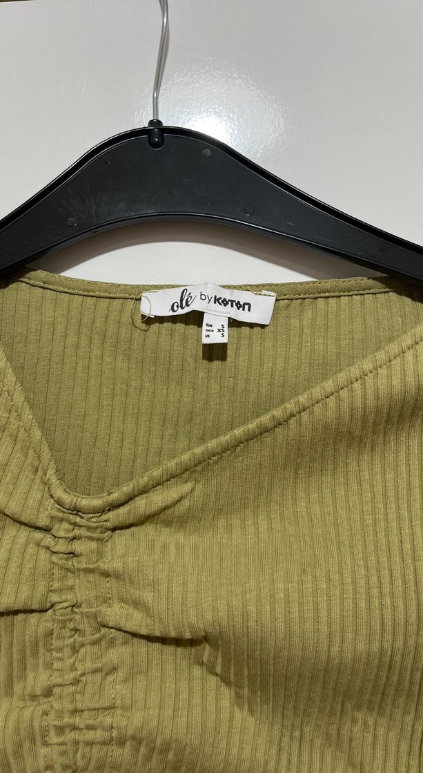 V Yaka Pilili Kısa Kollu Bluz - Görsel 4