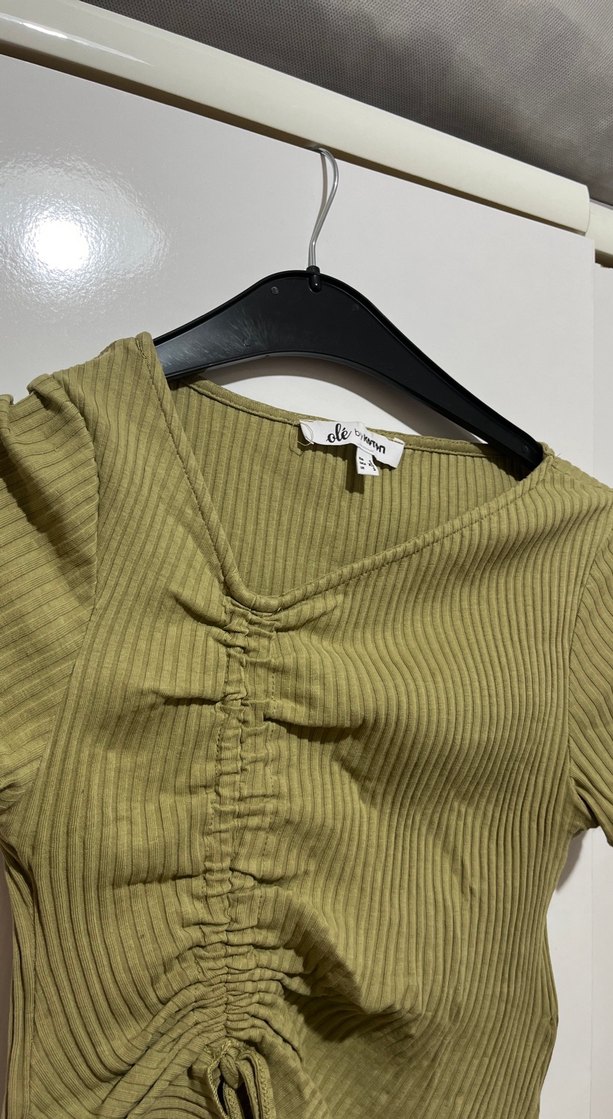 V Yaka Pilili Kısa Kollu Bluz - Görsel 2