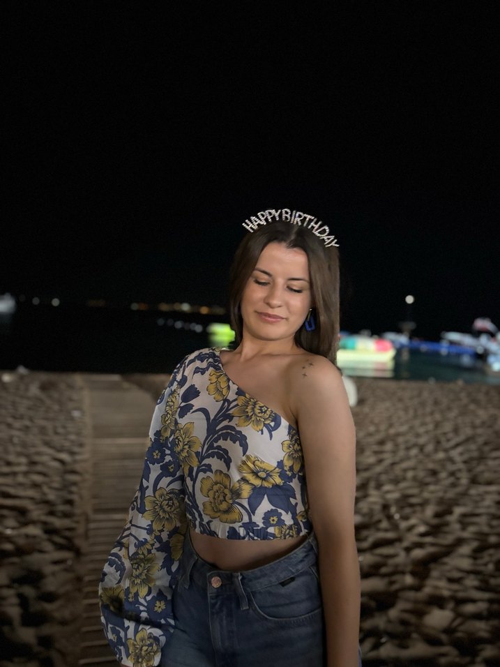 Tek Kollu Çiçekli Kadın Crop Top - Görsel 2