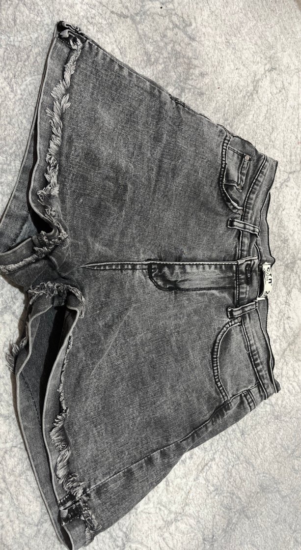 Gri Batik Desenli Kadın Denim Mini Şort - Görsel 3