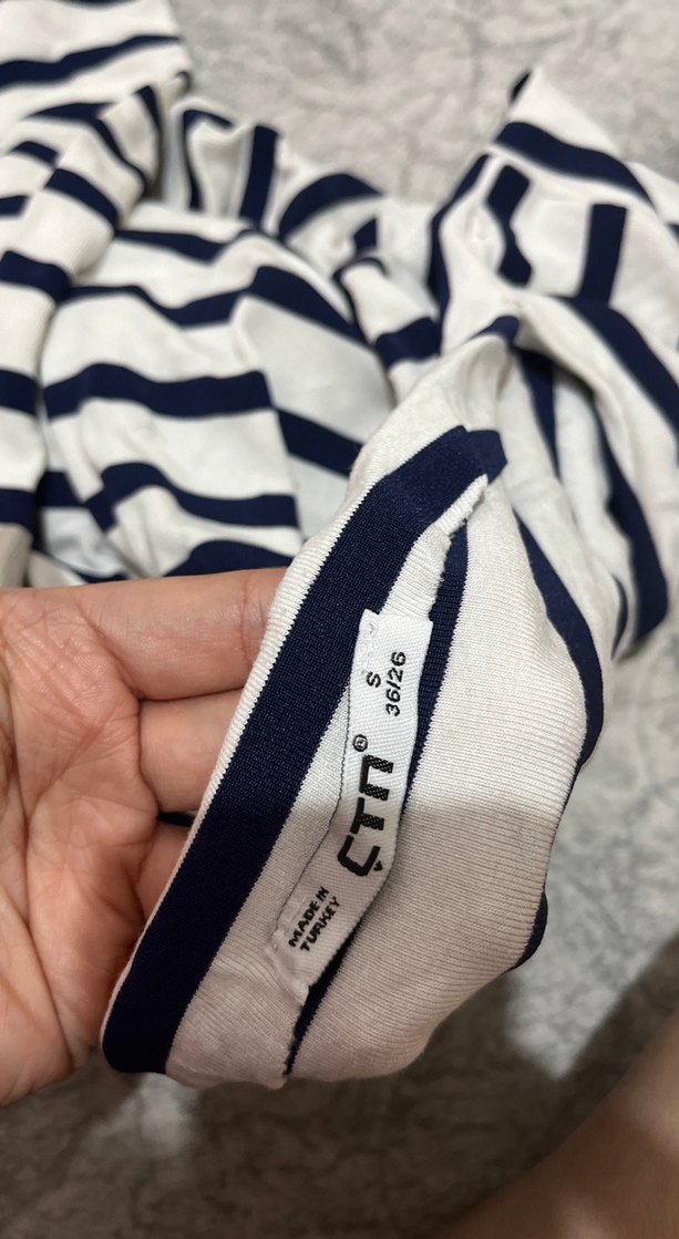 Kadın Beyaz Çizgili Puf Kollu Kısa Kazak - Görsel 3