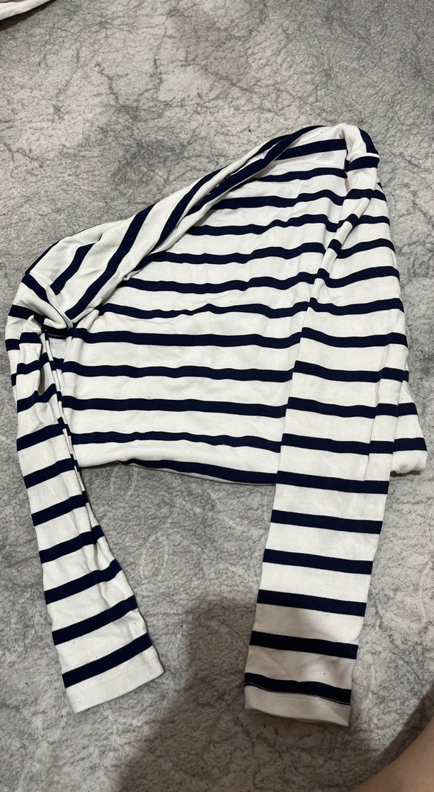 Kadın Beyaz Çizgili Puf Kollu Kısa Kazak - Görsel 2