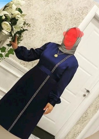Uzun Kollu İşlemeli Mavi Tesettür Elbise