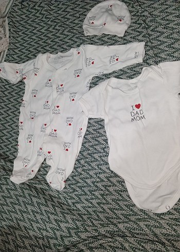 Pamuklu kalpli Bebek Body ve Şapka 1 2 kere gydı hemen büyüdü - Görsel 2