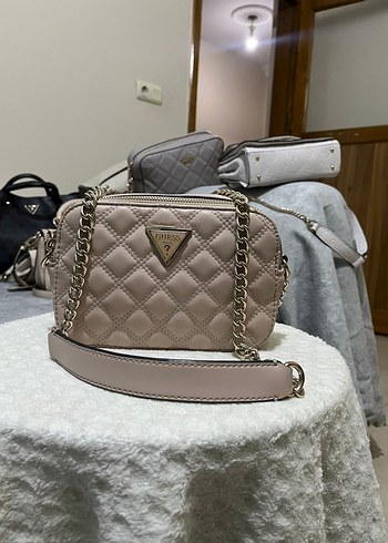 Guess Bej Kapitone Zincir Askılı orjinal guess Kadın Çanta
