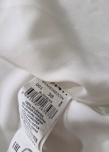 Düğmeli Beyaz Kolsuz Kadın Gömlek - Görsel 7