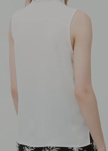 Düğmeli Beyaz Kolsuz Kadın Gömlek - Görsel 3