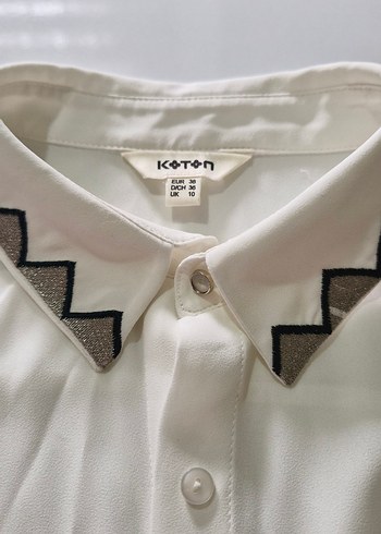 Düğmeli Beyaz Kolsuz Kadın Gömlek - Görsel 5