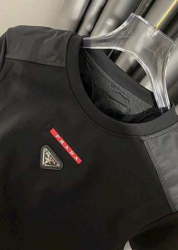 Prada Siyah Deri Detaylı Erkek Tişört - Görsel 3