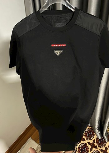 Prada Siyah Deri Detaylı Erkek Tişört - Görsel 4