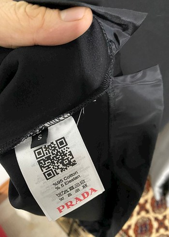 Prada Siyah Deri Detaylı Erkek Tişört - Görsel 5