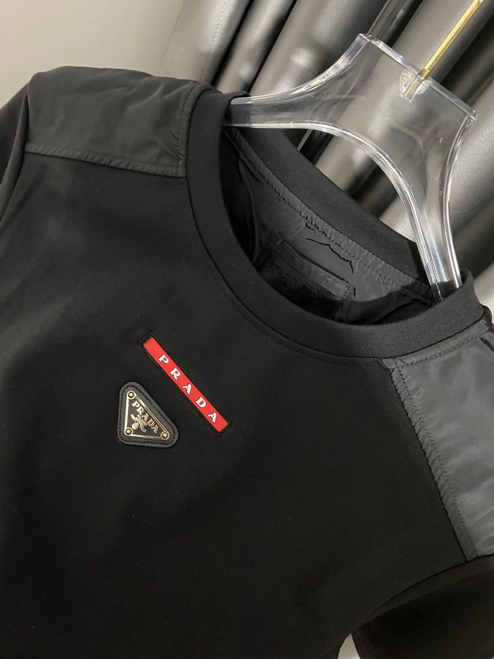 Prada Siyah Deri Detaylı Erkek Tişört - Görsel 3