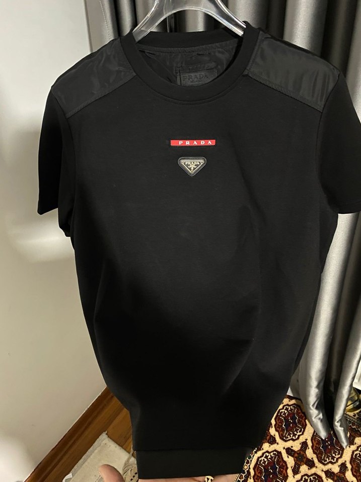 Prada Siyah Deri Detaylı Erkek Tişört - Görsel 4