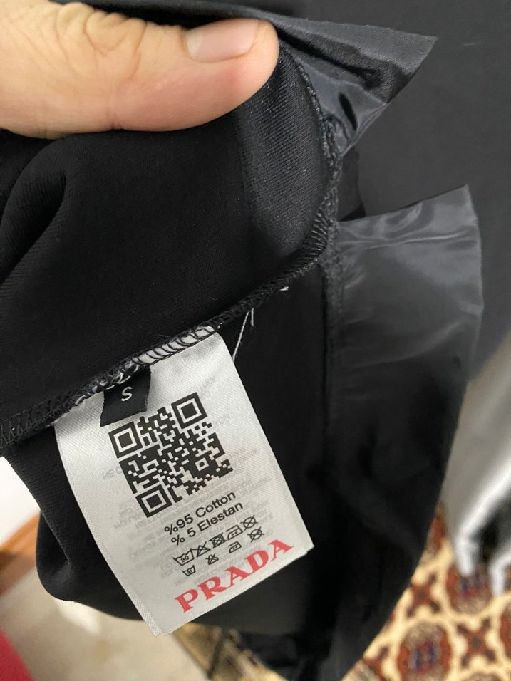 Prada Siyah Deri Detaylı Erkek Tişört - Görsel 5