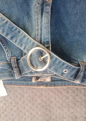 Kadın Mavi Kemerli Kısa Kot Şort - Görsel 2