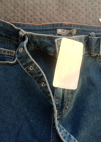 Kadın Mavi Kemerli Kısa Kot Şort - Görsel 3