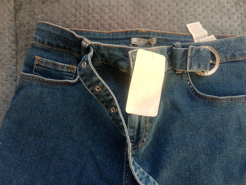 Kadın Mavi Kemerli Kısa Kot Şort - Görsel 3