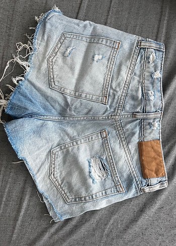 32 Beden Düğmeli Mini Gri Yıkamalı Kadın Denim Şort