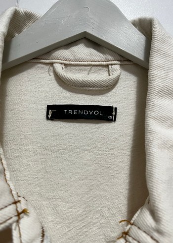 Beyaz Düğmeli Kadın Denim Ceket - Görsel 2