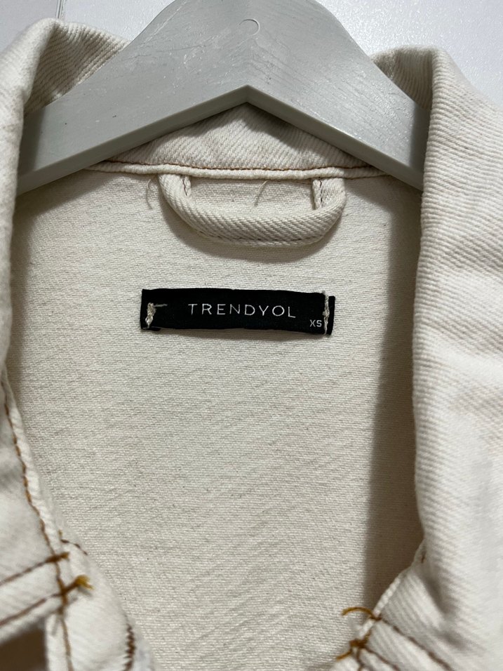 Beyaz Düğmeli Kadın Denim Ceket - Görsel 2